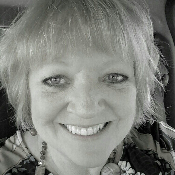 Meet your Posher, Karen - Picture 1 of 1